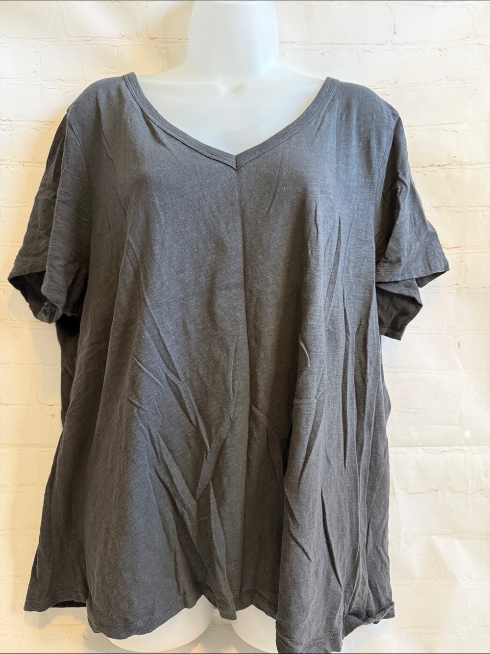 Old Navy Everywear Short Sleeve Slub-Knit V-Neck Top - Tall Charcoal Gray